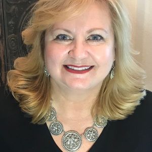 Meet your Posher, Deborah